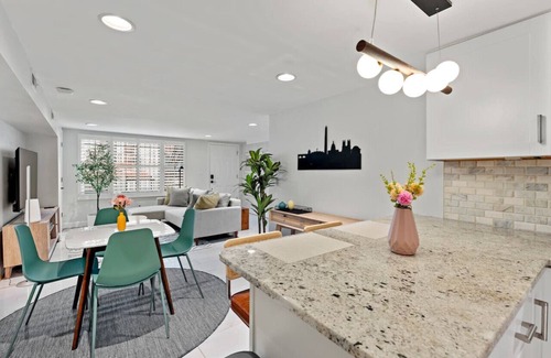 Truxton Circle Copropriété | Sunny DC Garden Home | Spacious 1BR/1BA #DCottage