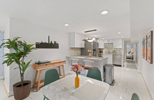 Truxton Circle Copropriété | Sunny DC Garden Home | Spacious 1BR/1BA #DCottage