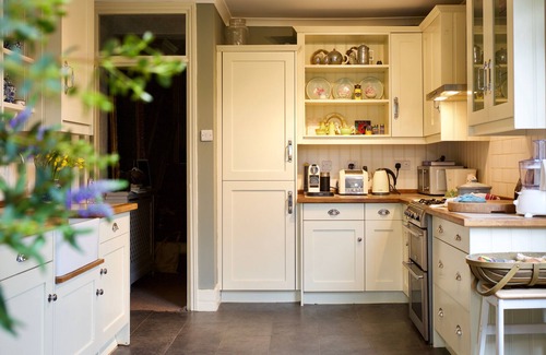 Haringey Appartement | Jardin ensoleillé Edwardian plat avec grande maison d'été à Londres nord verdoyant