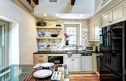 Ambler Maison | Sunny Executive Carriage House / Guest House situé à Blue Bell, PA.