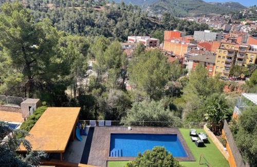 Vallirana Maison | Sunny forest Villa near Barcelona