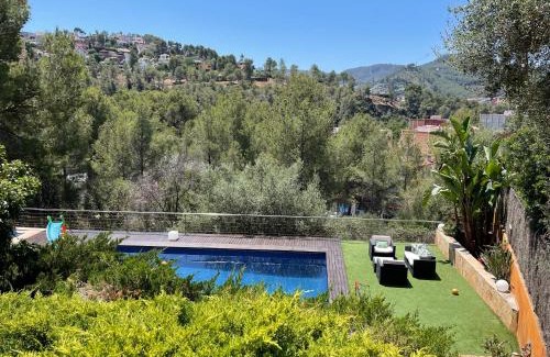 Vallirana Maison | Sunny forest Villa near Barcelona