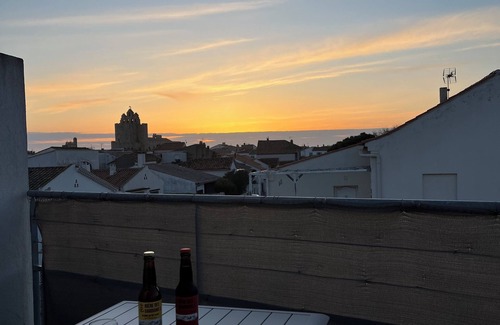 Saintes-Maries-de-la-Mer Appartement | Appart ensoleillé ☀️ avec vue imprenable sur les Saintes à 3 minutes de la plage