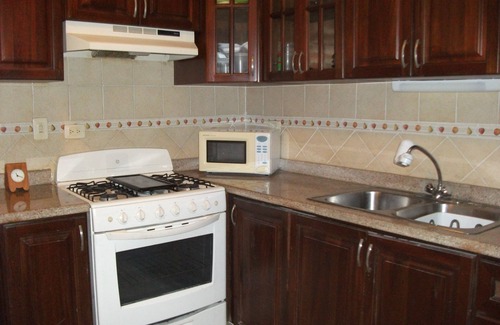 Ensanche Independencia Copropriété | Condo ensoleillé meublé à S. D., D. R., peut accueillir jusqu'à 6 personnes (3 lits), 3 1/2 BA, Gazcue