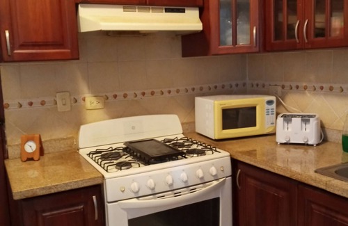 Ensanche Independencia Copropriété | Condo ensoleillé meublé à S. D., D. R., peut accueillir jusqu'à 6 personnes (3 lits), 3 1/2 BA, Gazcue
