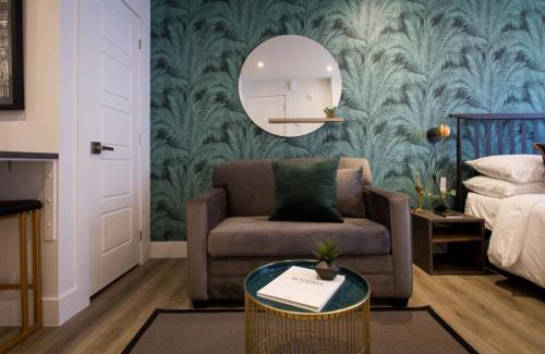 Little Italy Appartement | Sunny Green Palms Micro Studio with Yard View by Den Stays