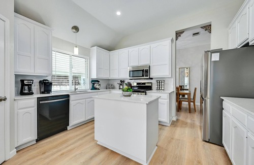 Wells Branch Maison | Sunny Haven: Open Concept Living w/ Games Galore!