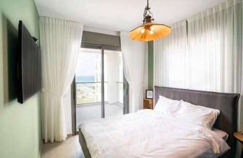 Nahariya Appartement | Sunny Haven Sea View Escape by Sea N' Rent