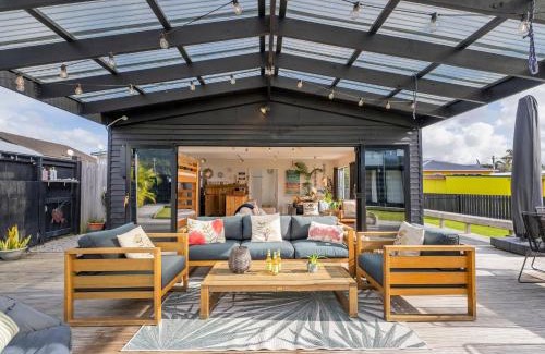 Whangamata Maison | Sunny Hideaway - Whangamata Holiday Home