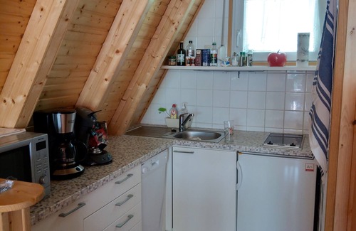 Feriendorf Eichwald Chalet De Ski | Maison de vacances ensoleillée avec une clairière dans les bois