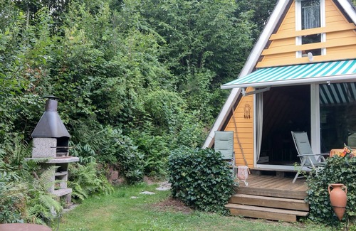 Feriendorf Eichwald Chalet De Ski | Maison de vacances ensoleillée avec une clairière dans les bois