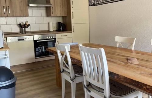 Schwalefeld Appartement | Sunny Holiday Apartment with 3 Balconies and Stunning Mountain Views