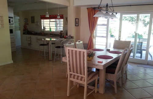 Somerset West Maison | Maison de vacances ensoleillée pour se détendre, grand jardin, piscine et vue Helderberg