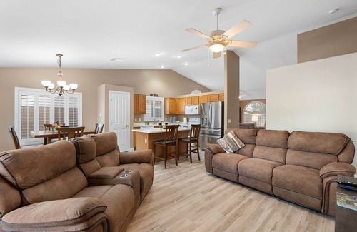 Castlegate Maison | Sunny Home w/ Backyard Oasis in San Tan Valley!