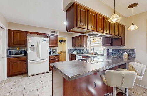 Sunland Village Maison | Sunny home with covered patio, grill, pool, tennis, hot tub, full kitchen, & AC
