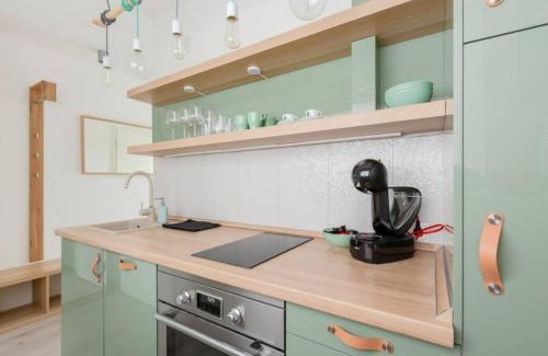 Ujlipotvaros Appartement | Sunny Hotel Home with An Unbeatable Balcony View