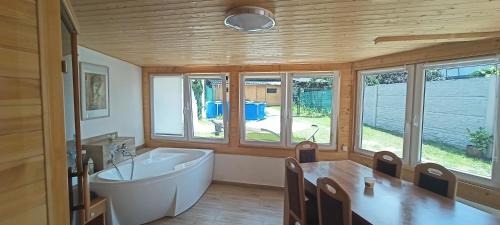 Netolice Maison | Sunny House