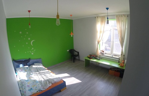 Nor-Nork Maison | Maison ensoleillée avec beau jardin et immense salon