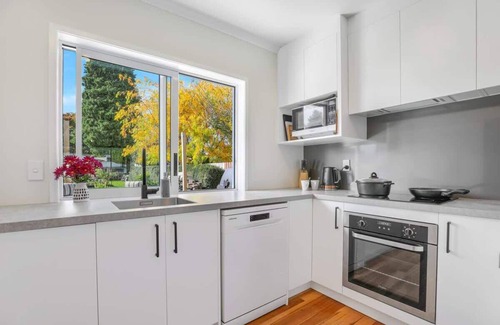 Pukehangi Maison | Sunny Inn Tawavale Su