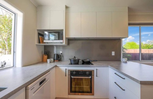 Pukehangi Maison | Sunny Inn Tawavale Su