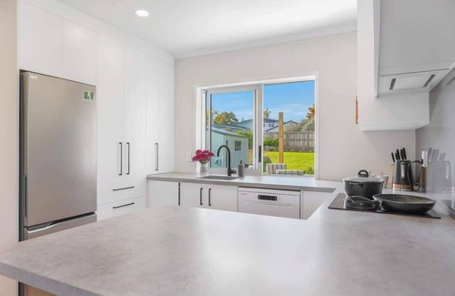 Pukehangi Maison | Sunny Inn Tawavale Su