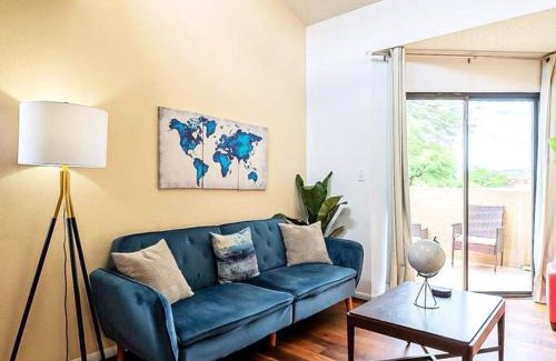 Hedrick Acres Appartement | Sunny King-sized 1BD Condo near UofA and UMC w Pool, Parking - Low Summer Rates!