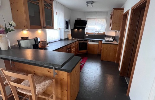 Engelsbrand Appartement | Sunny large apartment with 2 bedrooms and conservatory for 3-4 people