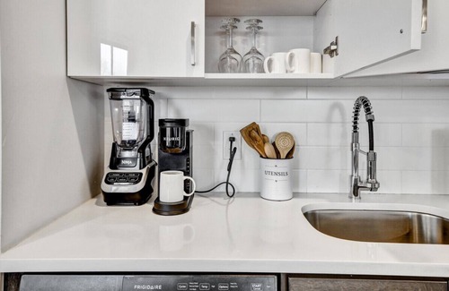 Central Business District Appartement | Sunny Luxury Apt. In Heart Of Newark!