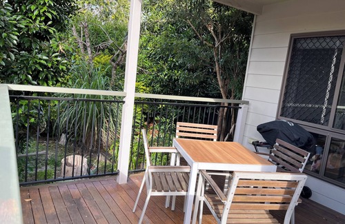 Daisy Hill Villa | Sunny, modern, and clean guesthouse in Daisy Hill, leafy and convenient location