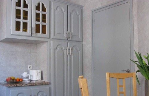 Sant Pere de Ribes Appartement | Appartement moderne et ensoleillé dans un village espagnol authentique, à 10 minutes de Sitges