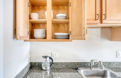 Mountain View Appartement | Sunny Mountain View 2BR w/ Pool, Gym, BBQ, 5 min to Target, by Blueground
