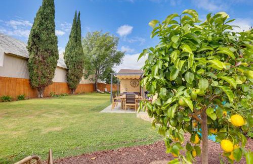 Ivey Ranch - Rancho Del Oro Maison | Sunny Oceanside Home with Patio, 5 Mi to Downtown!