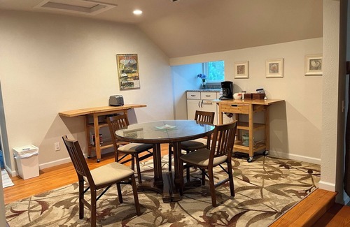 Walnut Creek Maison | Sunny One Bedroom In-law Walking Distance to Public Transit