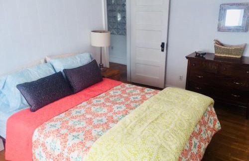 Stowe Appartement | Sunny & Open 2 Bdrm - Close to Stowe Village, Shopping, Mtn Views!