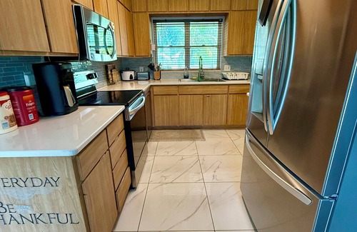 Orlando Maison | Sunny palm breeze home near UCF
