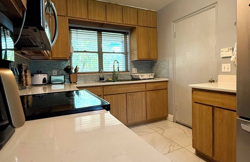 Orlando Maison | Sunny palm breeze home near UCF