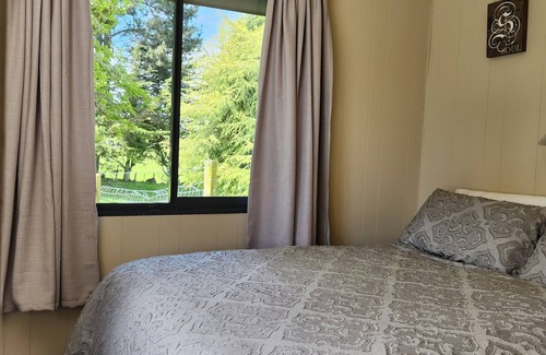 Kinloch Cottage | Chalet rural ensoleillé et paisible près de Taupo et Kinloch avec WIFI GRATUIT illimité