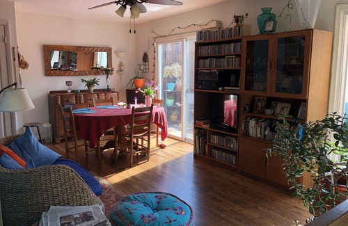 Wheaton-Glenmont Maison | Sunny Peaceful Suburban Washington DC Escape