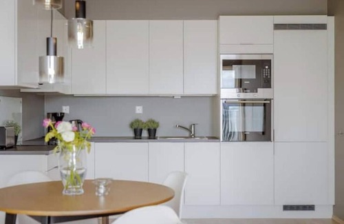 Ytrebygda Appartement | Sunny penthouse - central and close to the airport