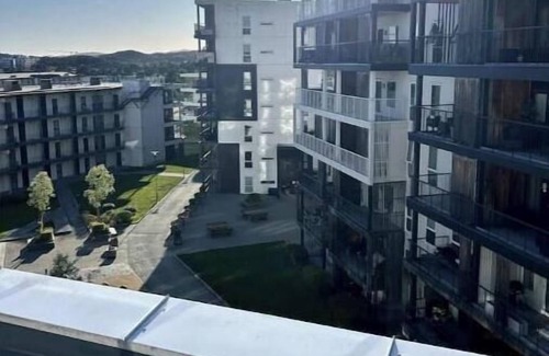 Ytrebygda Appartement | Sunny penthouse - central and close to the airport