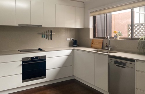Revesby Maison | Sunny Retro Modern 3BR Close to Shops