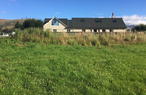 Frankton Maison | Sunny Riverside