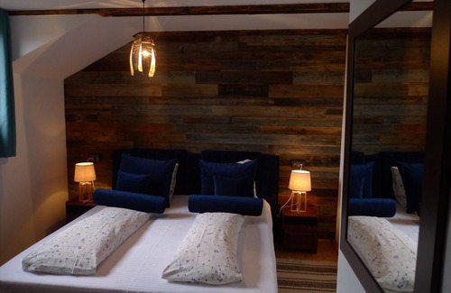 Cartisoara Lit Et Petit-Déjeuner | Sunny rooms and soft beds, ideal for lazy afternoons and silent nights.