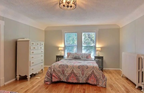 Merriam Park West Maison | Sunny Saint Thomas Side-by-Side!