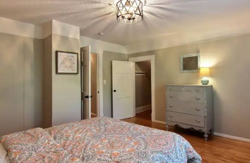Merriam Park West Maison | Sunny Saint Thomas Side-by-Side!