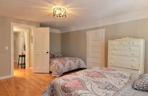 Merriam Park West Maison | Sunny Saint Thomas Side-by-Side!
