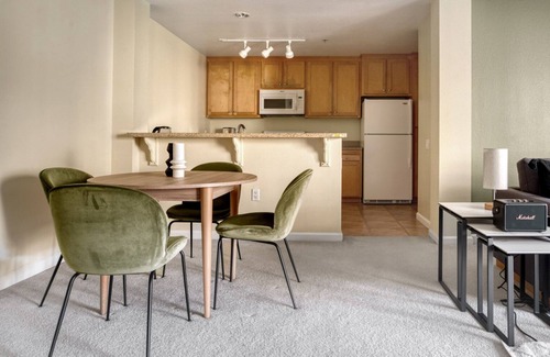 San Bruno Appartement | Sunny San Bruno 2BR w/ Pool, W/D, Gym, walk to YouTube, by Blueground