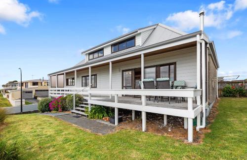 Papamoa Beach Maison | Sunny Seas Papamoa Beachfront Retreat