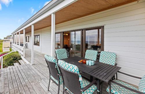 Papamoa Beach Maison | Sunny Seas Papamoa Beachfront Retreat