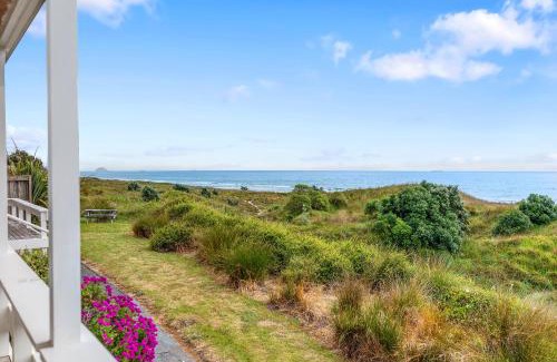 Papamoa Beach Maison | Sunny Seas Papamoa Beachfront Retreat